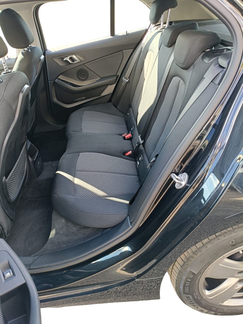 BMW Serie 1       (F40) 116d 5p. Business Advantage