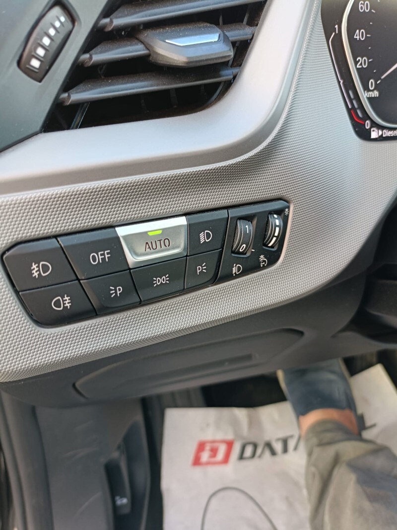 BMW Serie 1       (F40) 116d 5p. Business Advantage