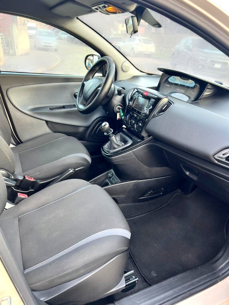 LANCIA Ypsilon 3ª serie Ypsilon 1.2 69 CV 5 porte GPL Ecochic Gold